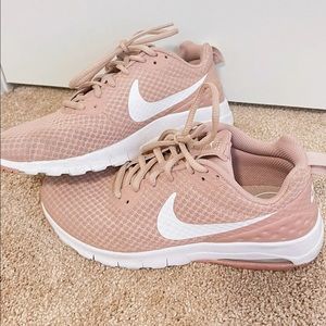 NIKE WMNS AIR MAX MOTION LW